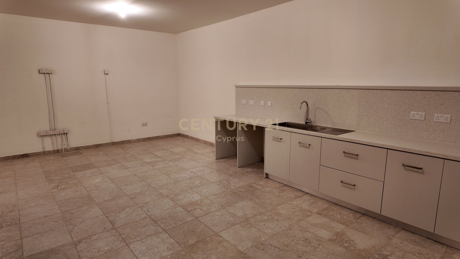 6 bedrooms Villa in Agios Tychonas, Limassol, Cyprus No. 53753