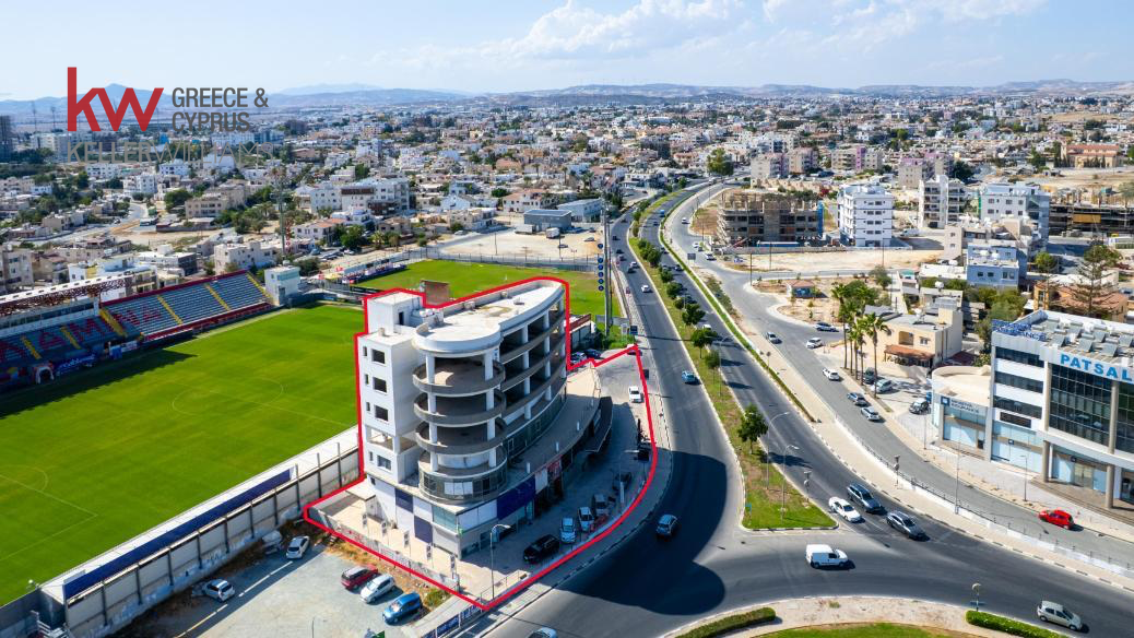 1m2 Local comercial en Larnaca, Larnaka, Chipre No. 39847