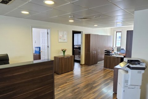 127m2 Oficina en Nicosia, Chipre No. 52505
