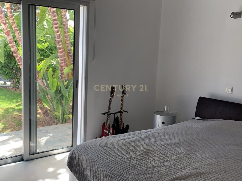 5 bedrooms Villa in Paphos, Cyprus No. 54288