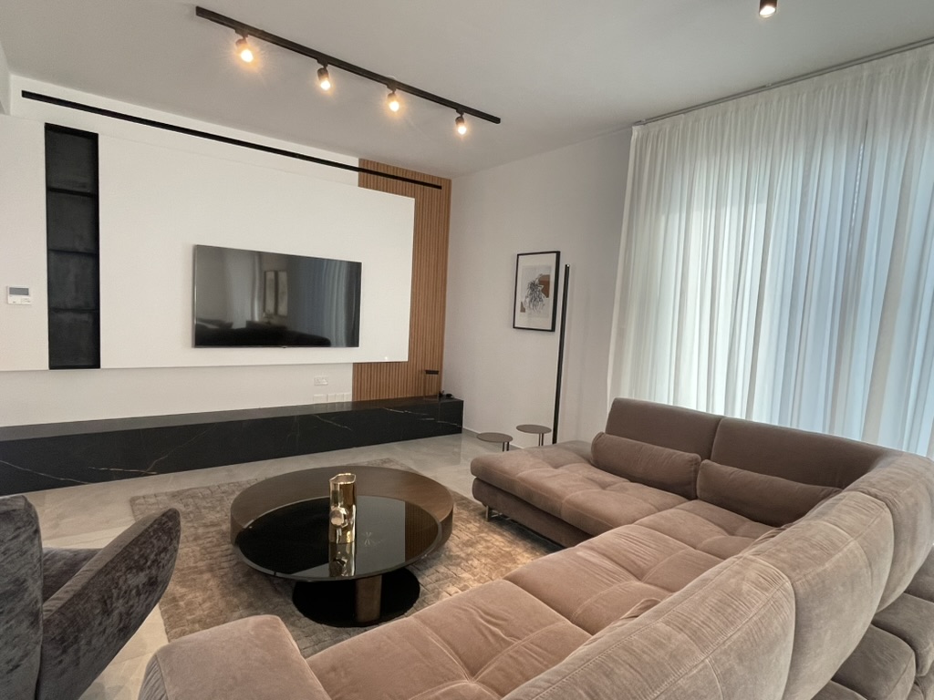 4 bedrooms Villa in Paphos, Cyprus No. 35772