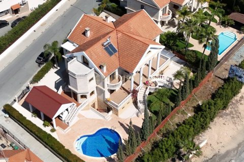 6 bedrooms Villa in Agios Tychonas, Limassol, Cyprus No. 55950