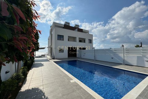 6 bedrooms Villa in Agios Tychonas, Limassol, Cyprus No. 55306