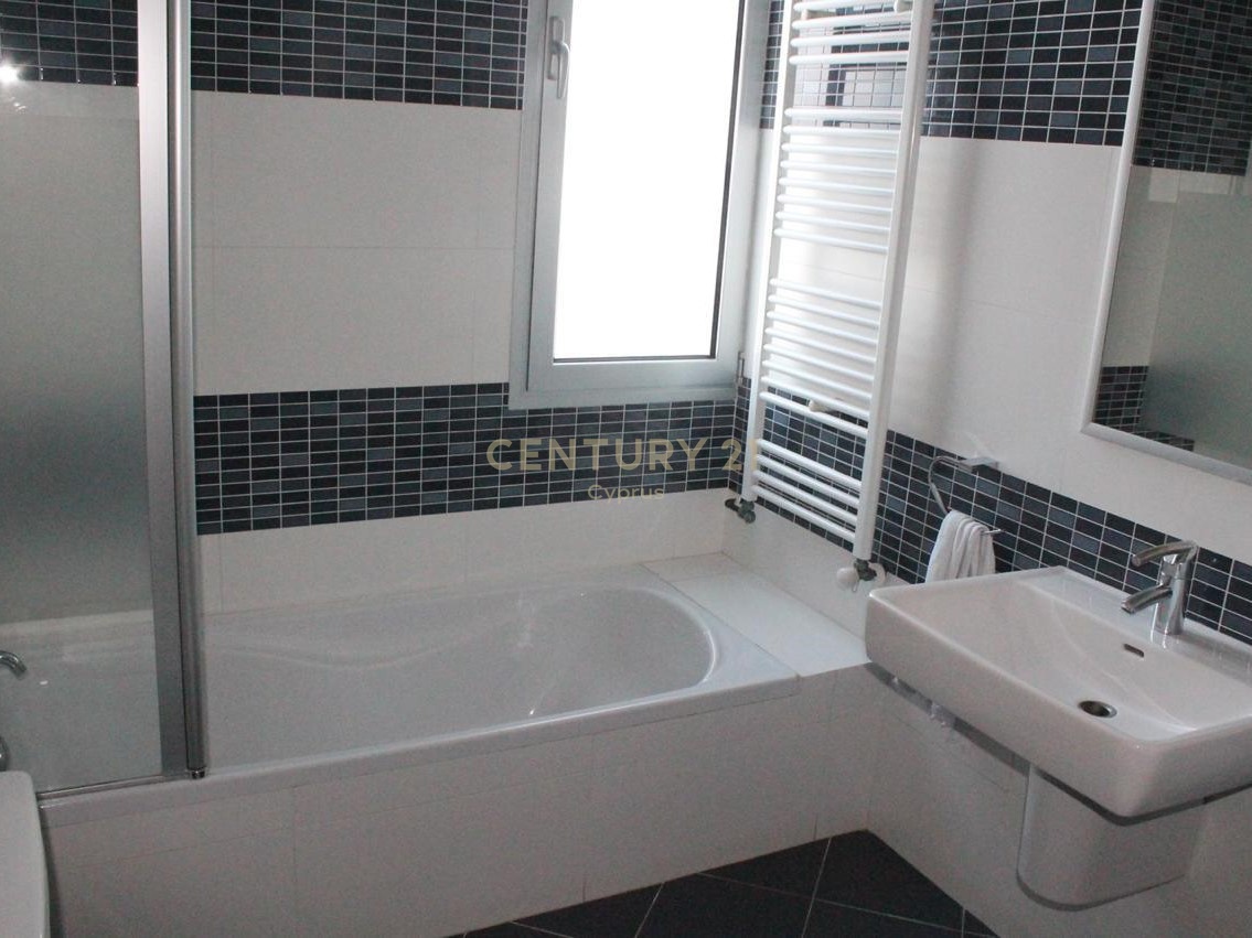 5 bedrooms Villa in Paphos, Cyprus No. 54288