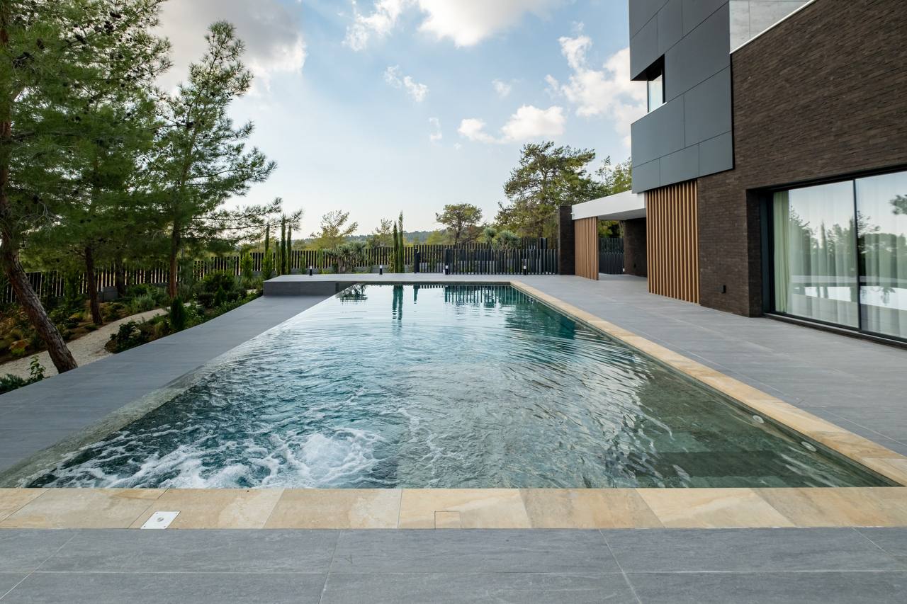 7 bedrooms Villa in Souni–Zanatzia, Limassol, Cyprus No. 35735