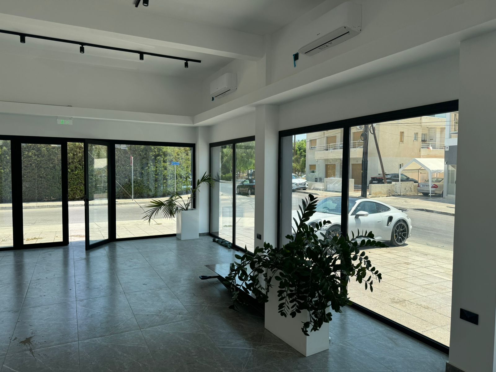 180m2 Local comercial en Mesa Geitonia, Limassol, Chipre No. 33848