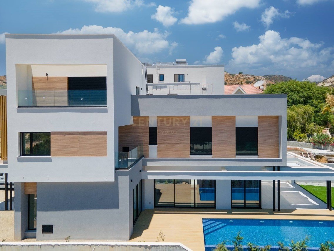 4 bedrooms Villa in Agios Tychonas, Limassol, Cyprus No. 54106
