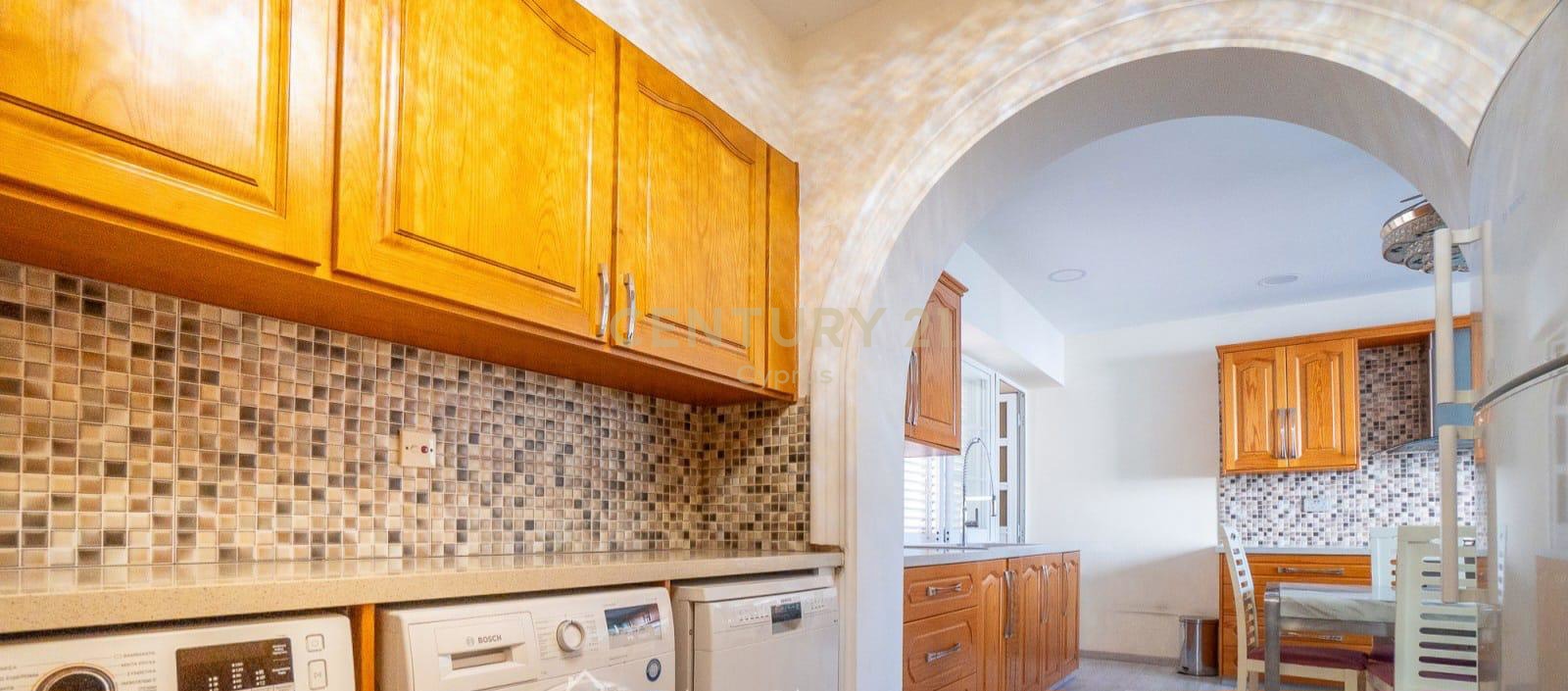 6 bedrooms Villa in Germasogeia, Limassol, Cyprus No. 53766