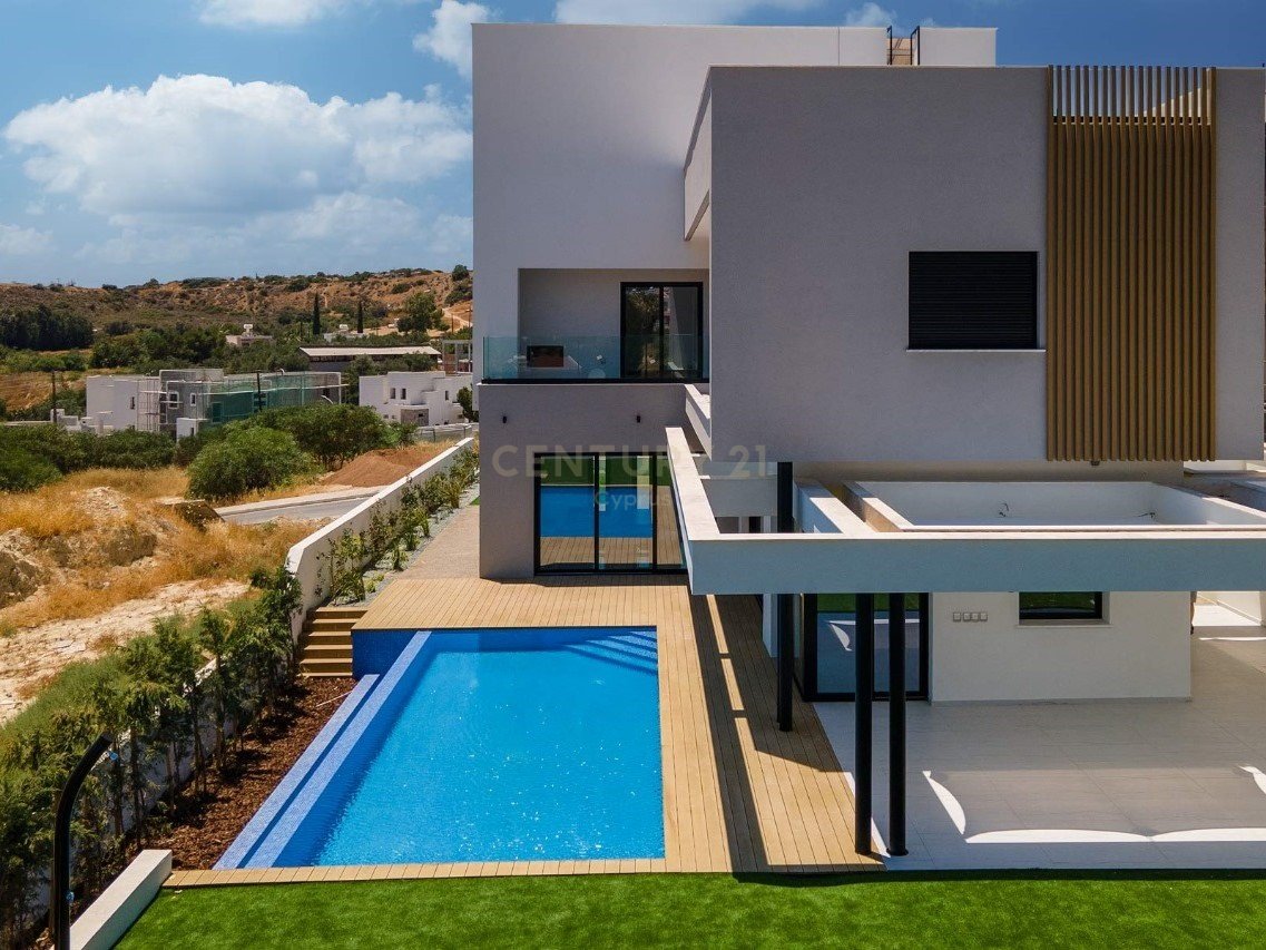 4 bedrooms Villa in Agios Tychonas, Limassol, Cyprus No. 54106