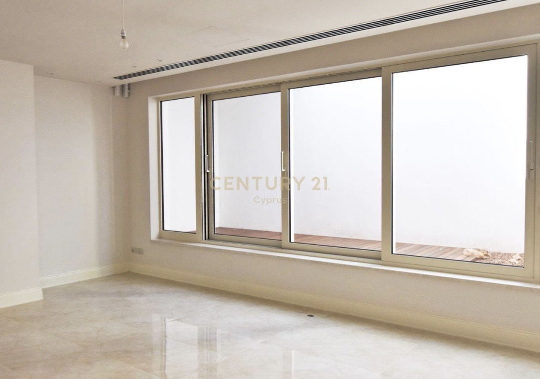 6 bedrooms Villa in Pervolia, Larnaka, Cyprus No. 53509