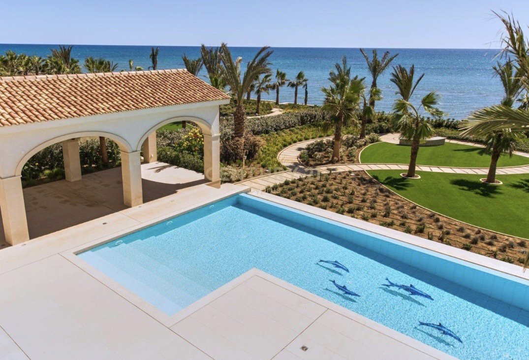 6 bedrooms Villa in Pervolia, Larnaka, Cyprus No. 53509