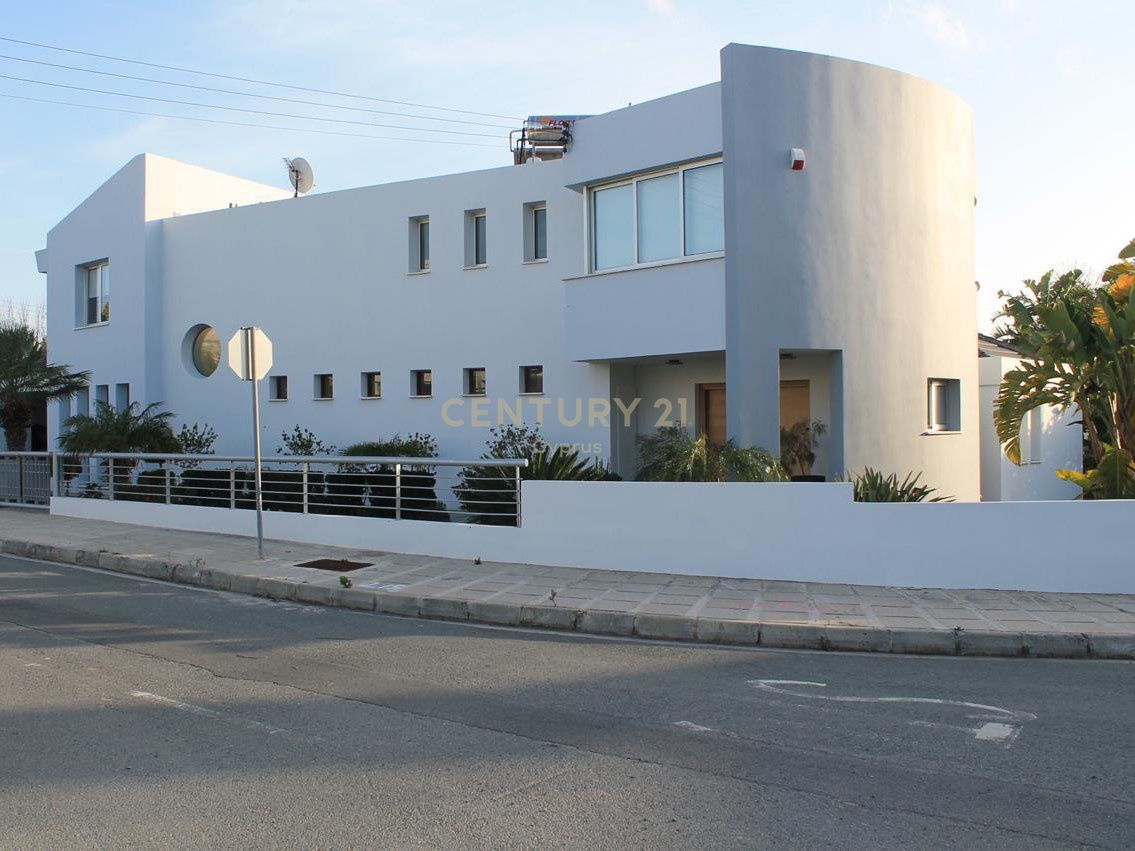 5 bedrooms Villa in Paphos, Cyprus No. 54288