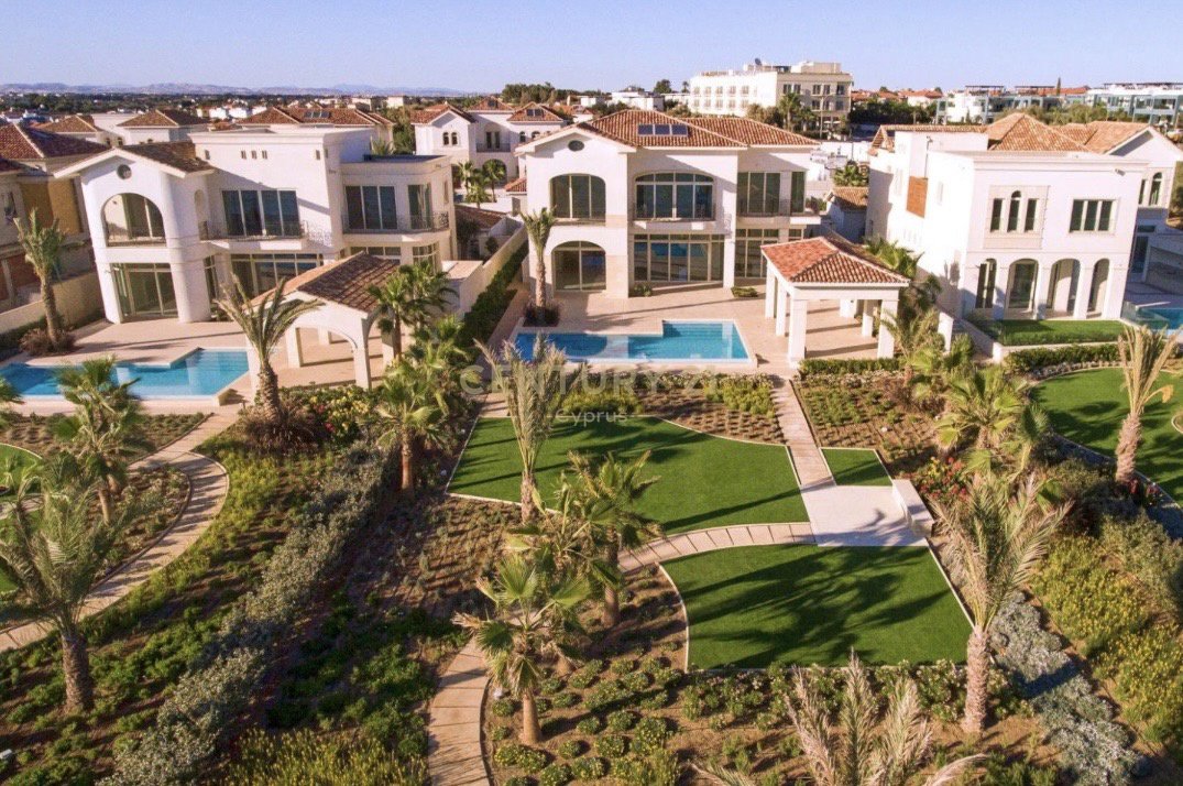 6 bedrooms Villa in Pervolia, Larnaka, Cyprus No. 53509