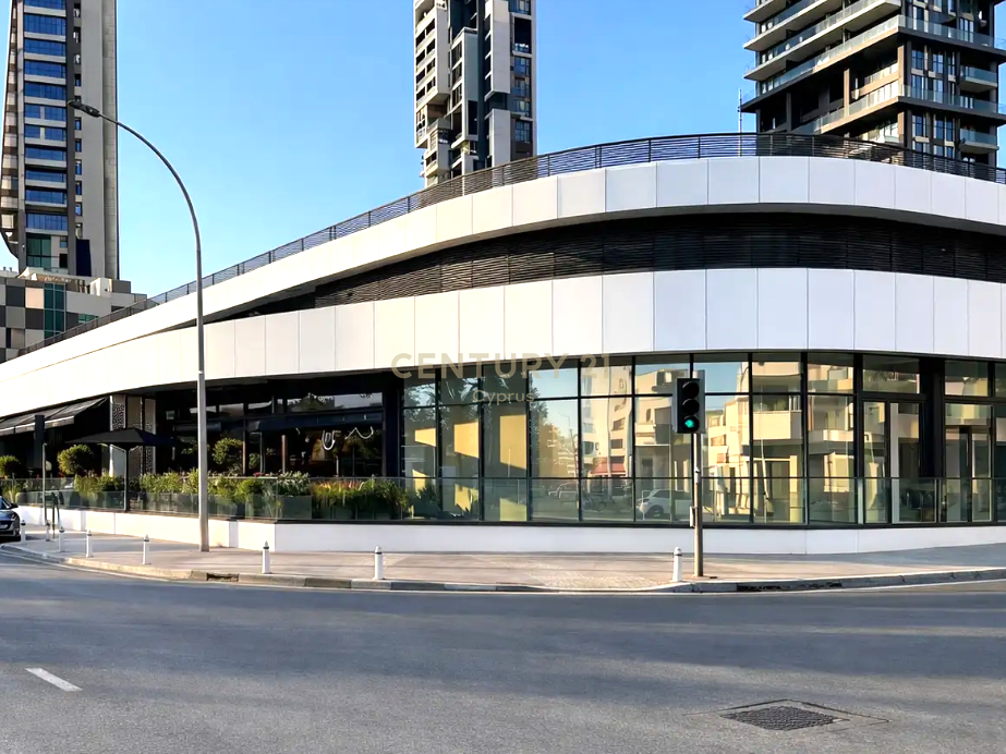 365m2 Tienda en Germasogeia, Limassol, Chipre No. 53796