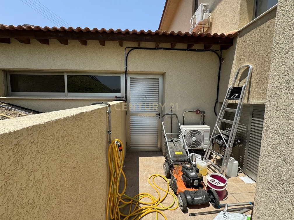 4 bedrooms Villa in Parekklisia, Limassol, Cyprus No. 54271
