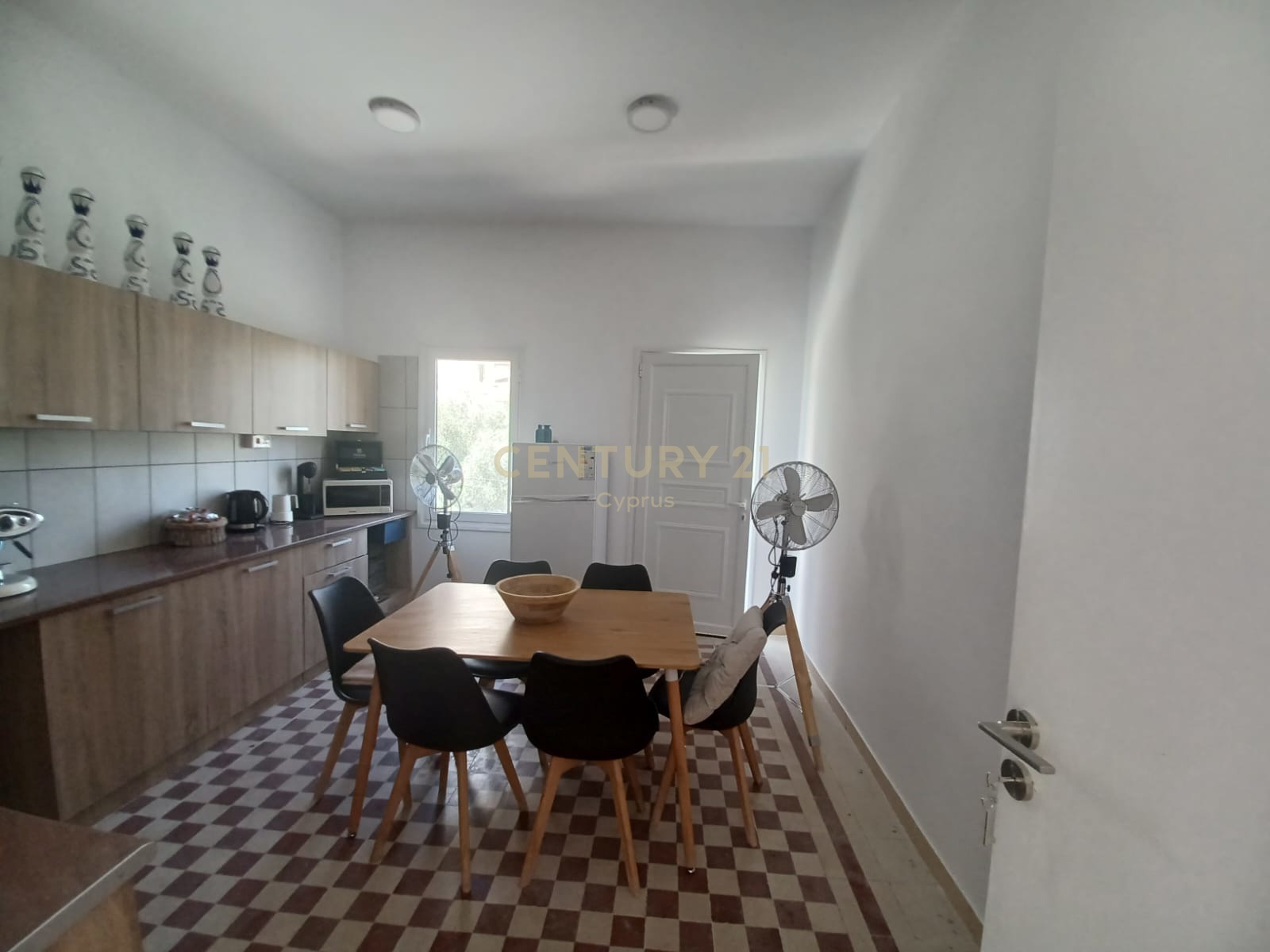 Офис 90м2 в Лимассол, Лимасол, Кипр № 57534