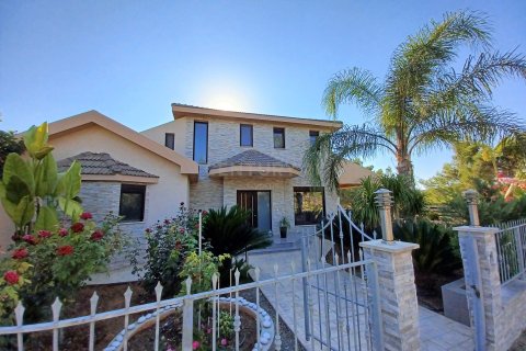 5 bedrooms Villa in Sotira, Limassol, Cyprus No. 54180