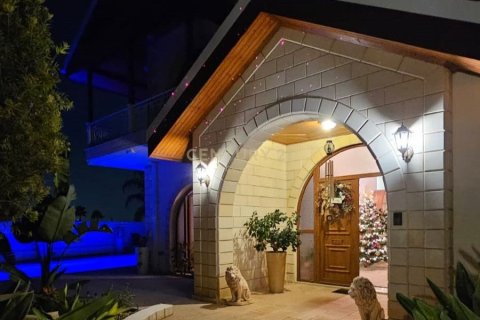 4 bedrooms Villa in Limassol, Cyprus No. 55309