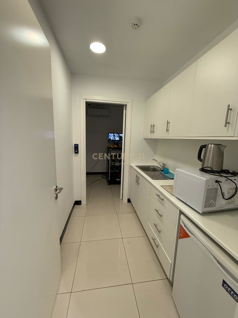 326m2 Office in Mesa Geitonia, Limassol, Cyprus No. 53426