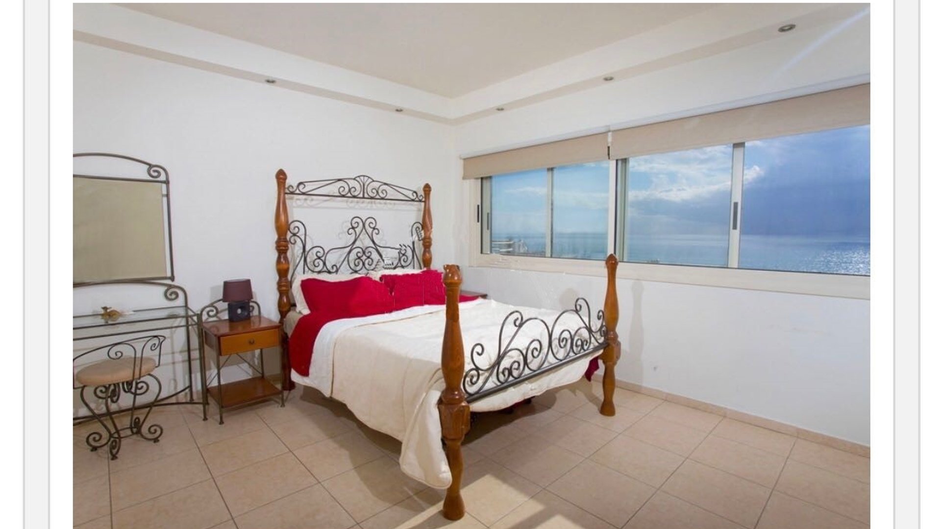 3 bedrooms Penthouse in Limassol, Cyprus No. 26268