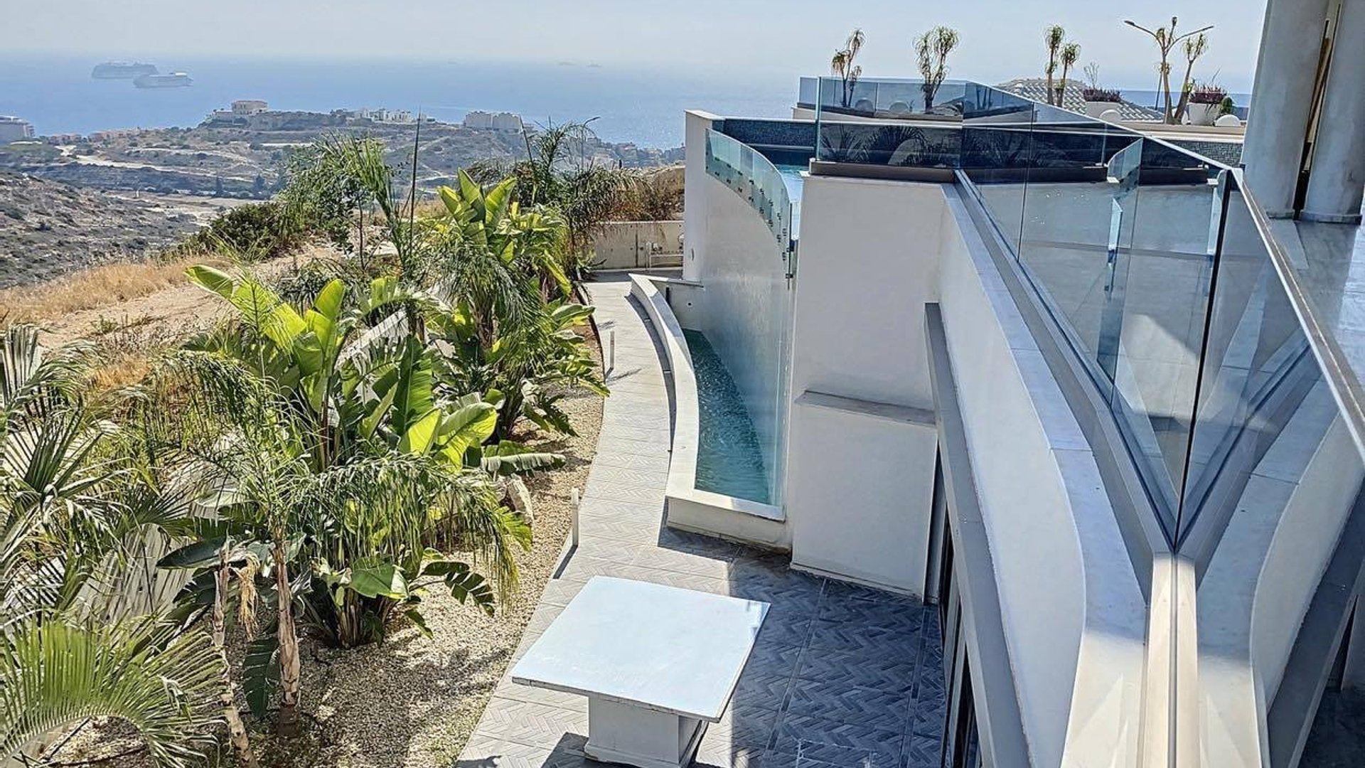 4 bedrooms Villa in Agios Tychonas, Limassol, Cyprus No. 26270