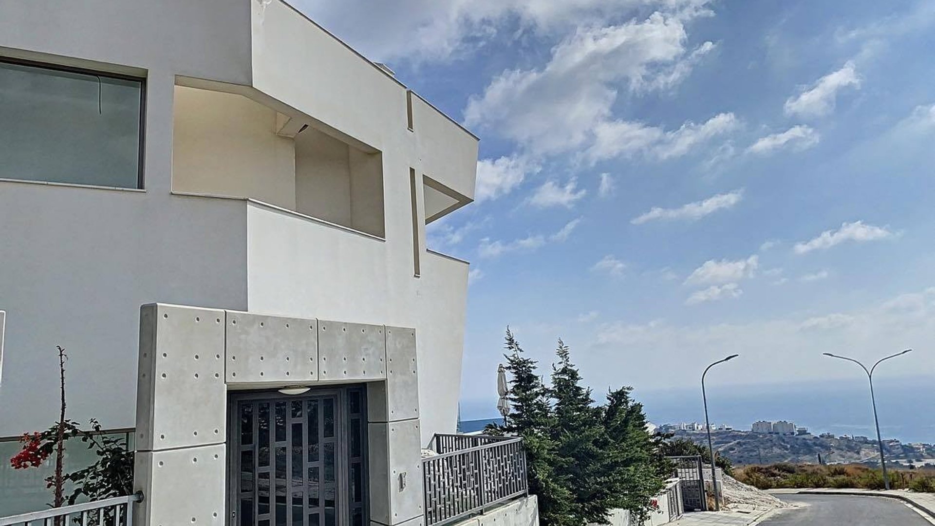 4 bedrooms Villa in Agios Tychonas, Limassol, Cyprus No. 26270