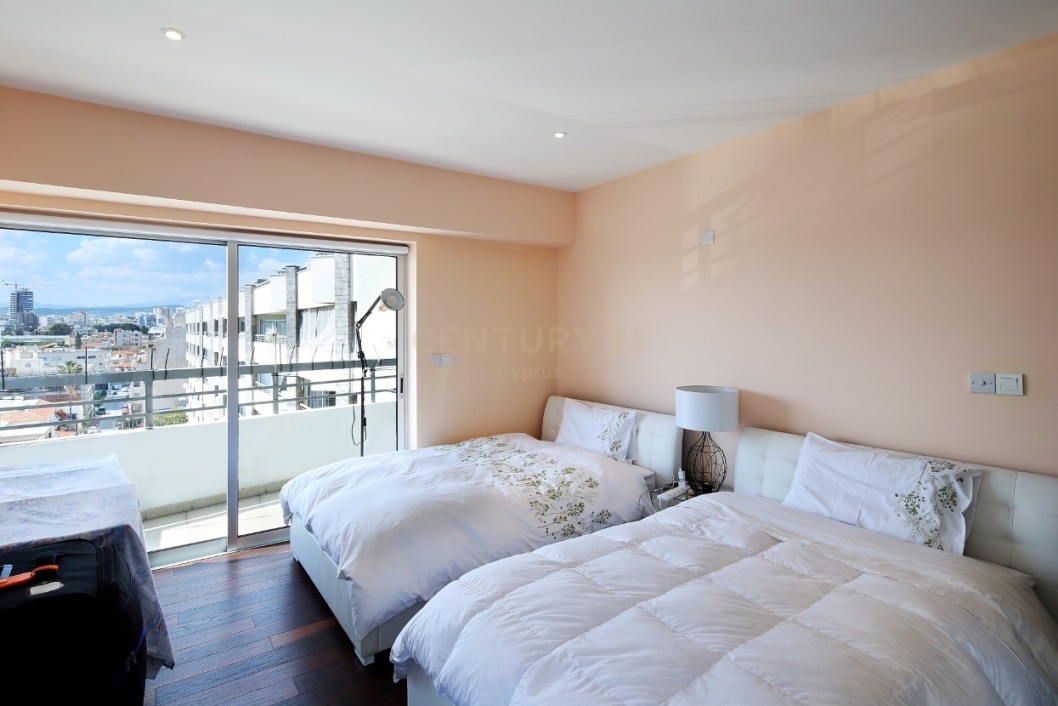 3 bedrooms Apartment in Limassol, Cyprus No. 30601