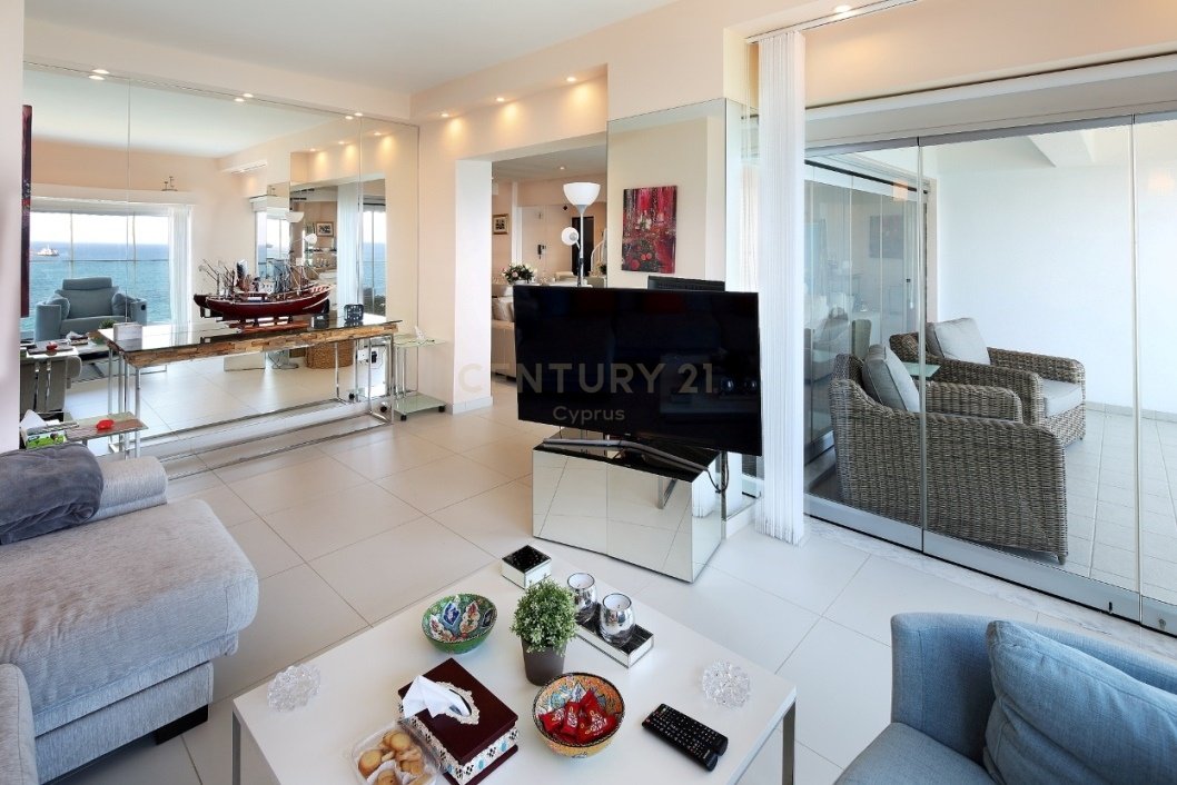 3 bedrooms Apartment in Limassol, Cyprus No. 30601