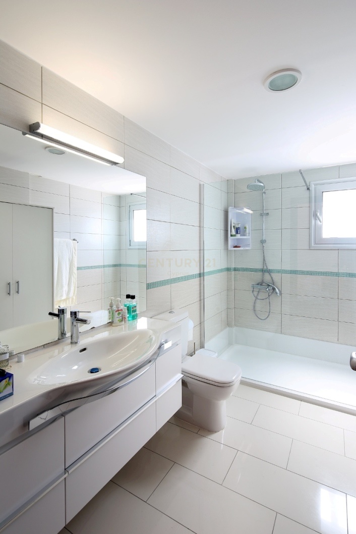3 bedrooms Apartment in Limassol, Cyprus No. 30601