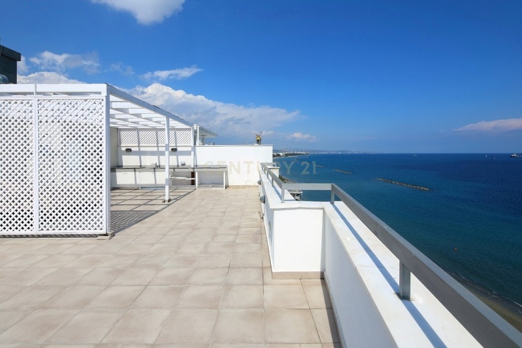 3 bedrooms Apartment in Limassol, Cyprus No. 30601