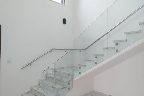 6 bedrooms Villa in Limassol,  No. 38439 8