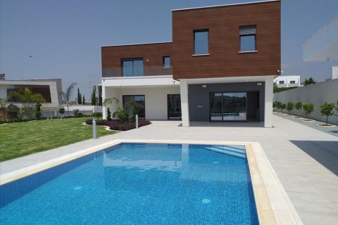 6 bedrooms Villa in Limassol,  No. 38439 2
