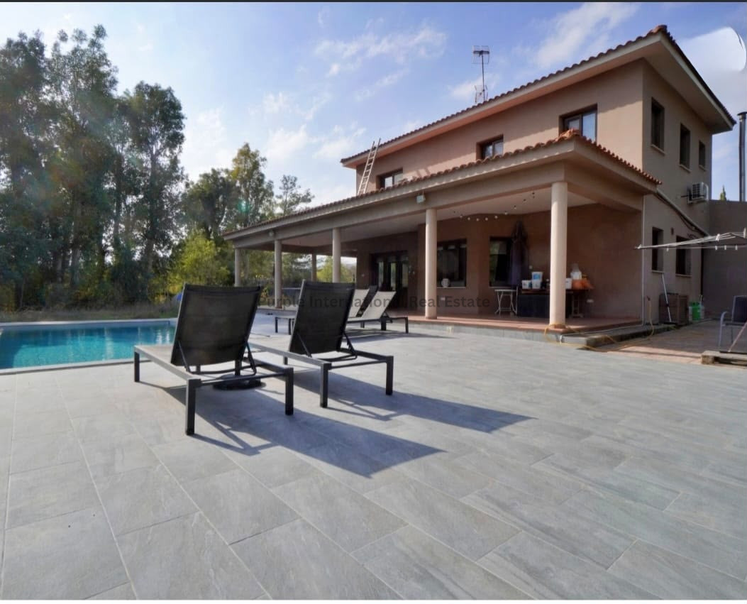 4 bedrooms Villa in Mosfiloti, Larnaka, Cyprus No. 56597