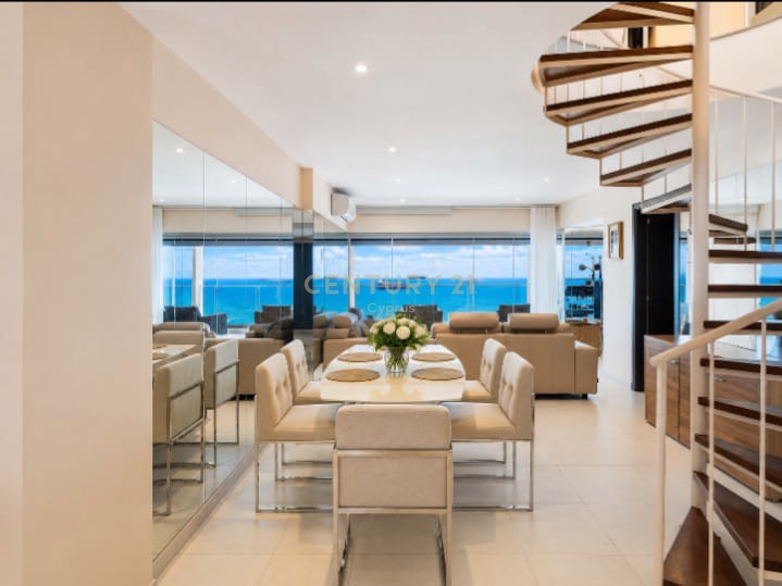 3 bedrooms Duplex in Limassol, Cyprus No. 55061