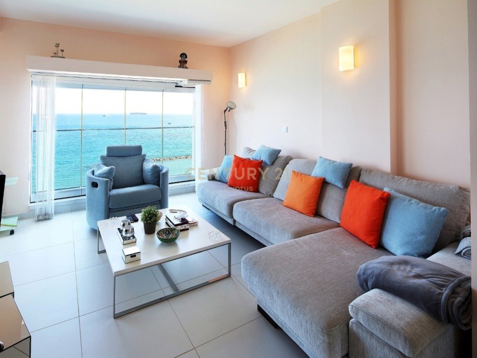 3 bedrooms Duplex in Limassol, Cyprus No. 55061