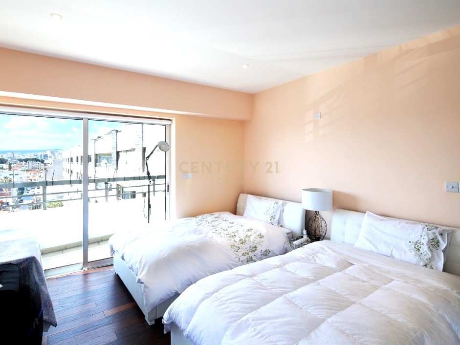3 bedrooms Duplex in Limassol, Cyprus No. 55061