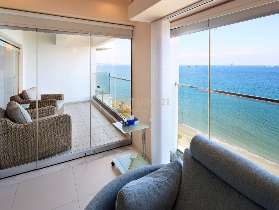 3 bedrooms Duplex in Limassol, Cyprus No. 55061