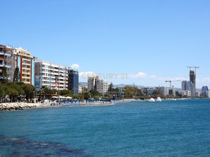 3 bedrooms Duplex in Limassol, Cyprus No. 55061