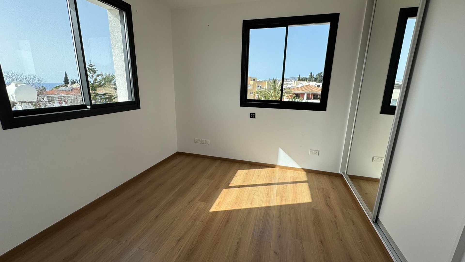 3 bedrooms Apartment in Kissonerga, Paphos, Cyprus No. 30144