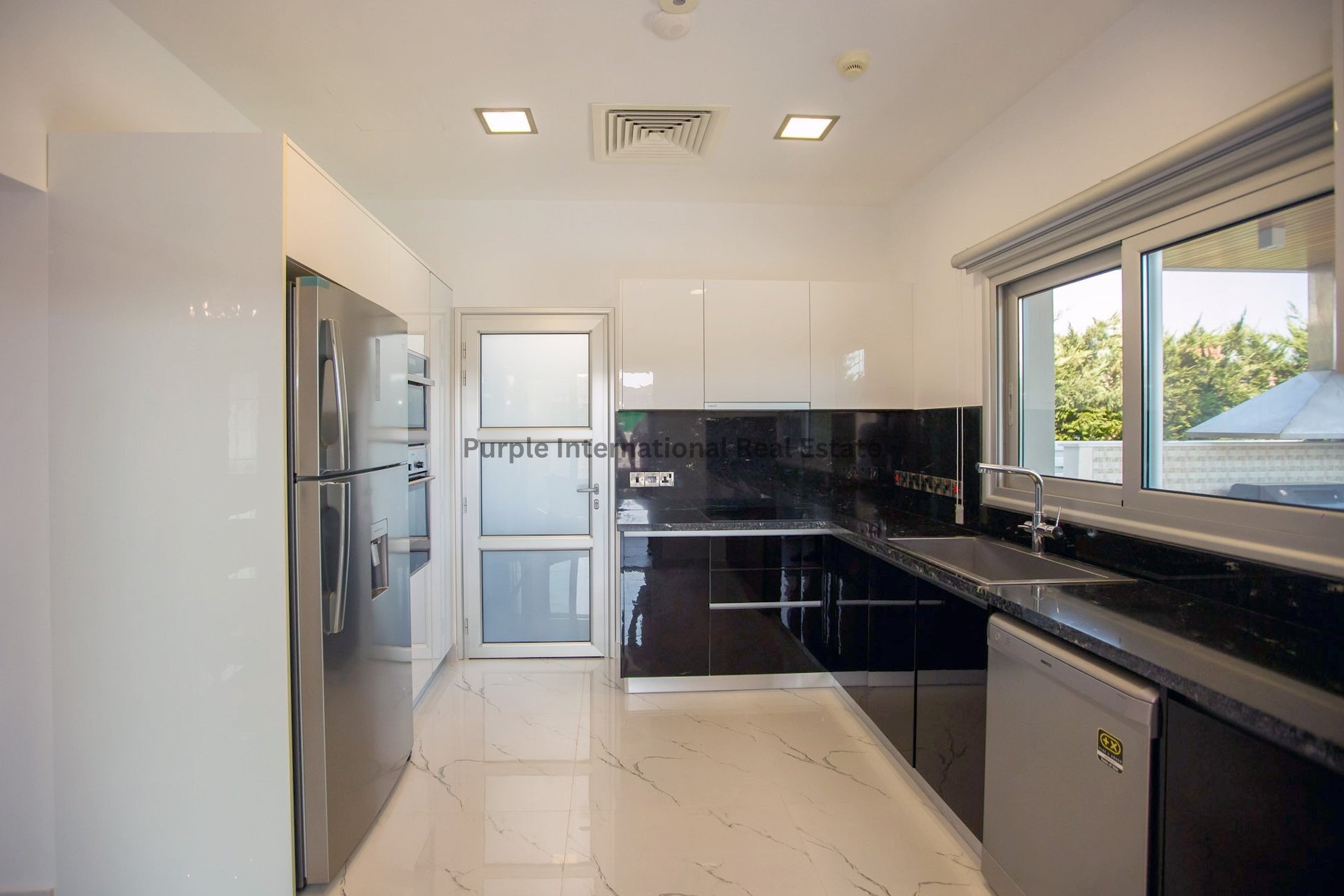 4 bedrooms Villa in Agios Tychonas, Limassol, Cyprus No. 8234