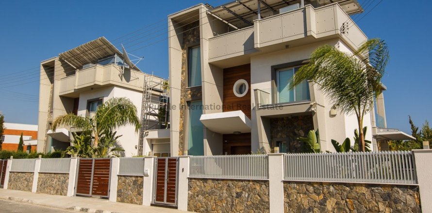 4 bedrooms Villa in Agios Tychonas, Limassol,  No. 8234