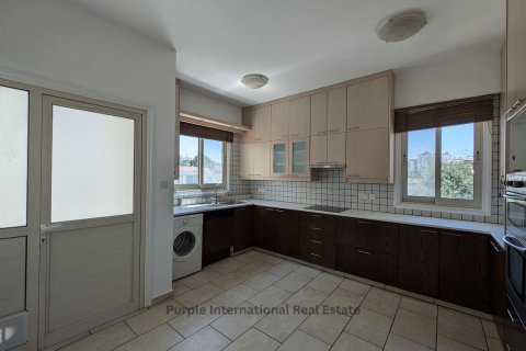 Квартира с 3 спальнями в Строволос, Никосия, Кипр № 37267 10