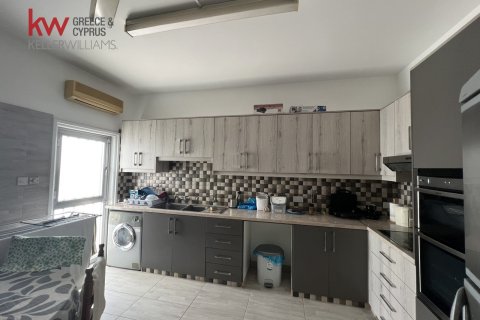 3 bedrooms Townhouse in Larnaca, Larnaka,  No. 39865 4