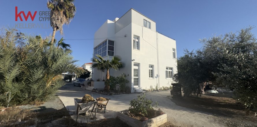 4 bedrooms Townhouse in Livadia, Larnaka,  No. 39917