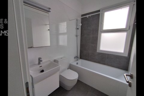 1 bedroom Apartment in Limassol, No. 39918 6