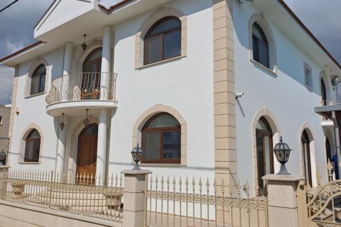 5 bedrooms Townhouse in Livadia, Larnaka,  No. 40533
