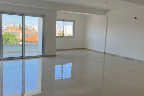 3 bedrooms Apartment in Larnaca, Larnaka,  No. 40406