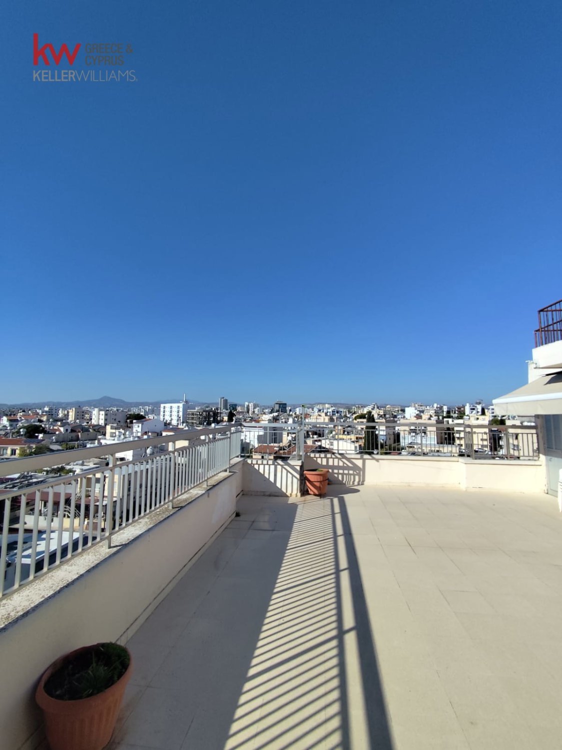 3 bedrooms Apartment in Larnaca, Larnaka, Cyprus No. 40056
