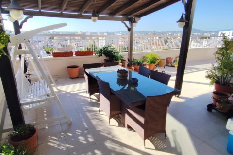 3 bedrooms Apartment in Larnaca, Larnaka,  No. 40056 23