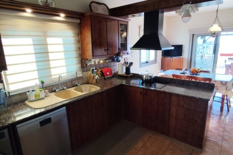 3 bedrooms Apartment in Larnaca, Larnaka,  No. 40056 18